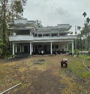 Individual House for Sale in Puthencruz