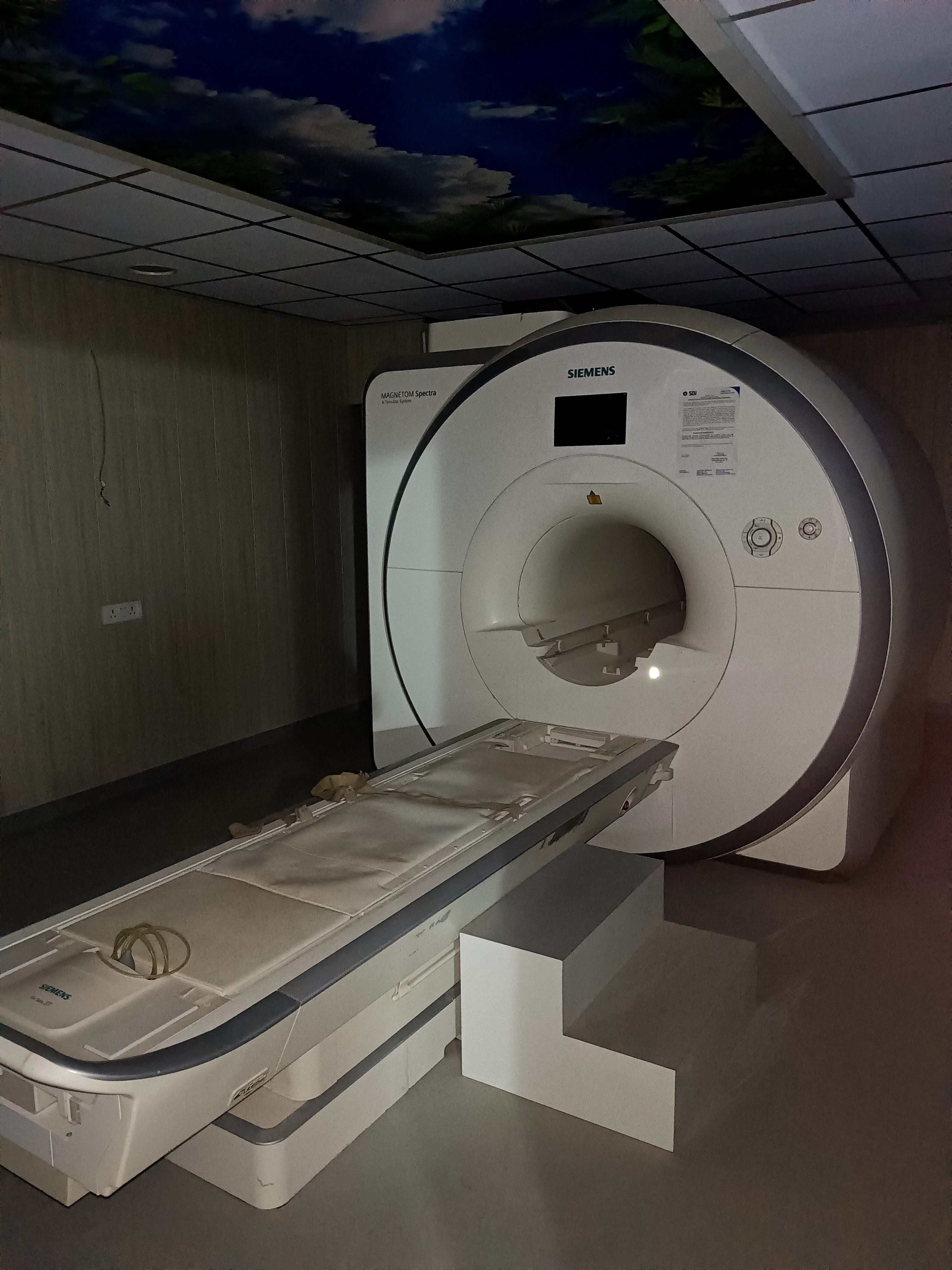 SIEMENS MRI MACHINE for Sale in Opp. Hotel Radission Blu, Main Road, Ranchi, Ranchi