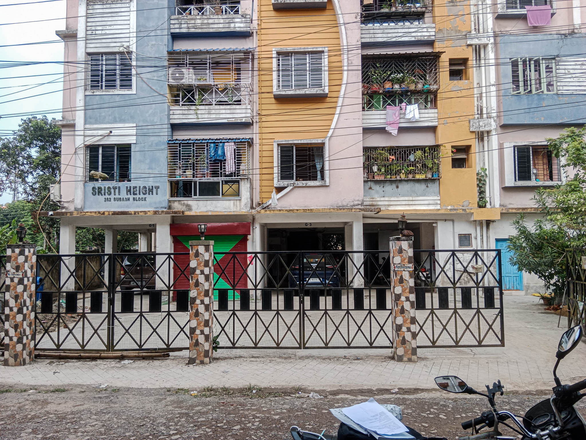 2 BHK Flat for Sale in SRISHTI APARTMENT, MANICKPUR HARINAVI OPP RAJPUR SONARPUR MUNICIPALITY OFFICE, Kolkata