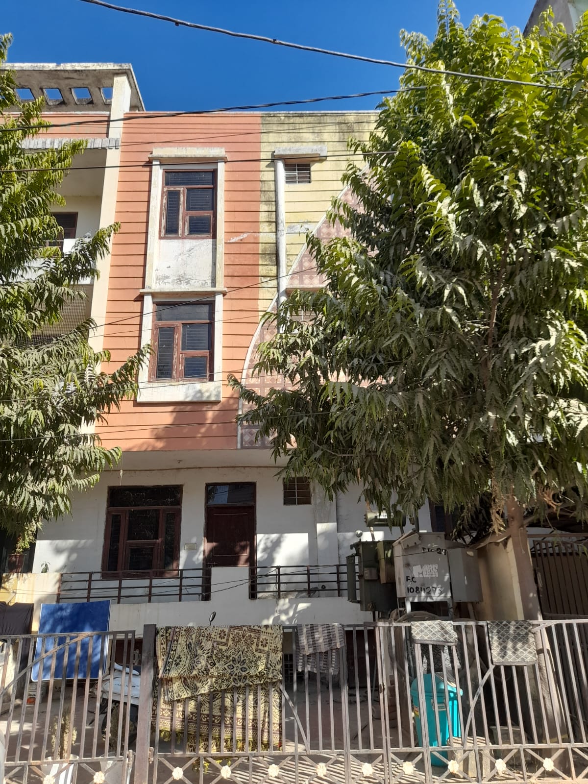 Flat for sale in kalwar road