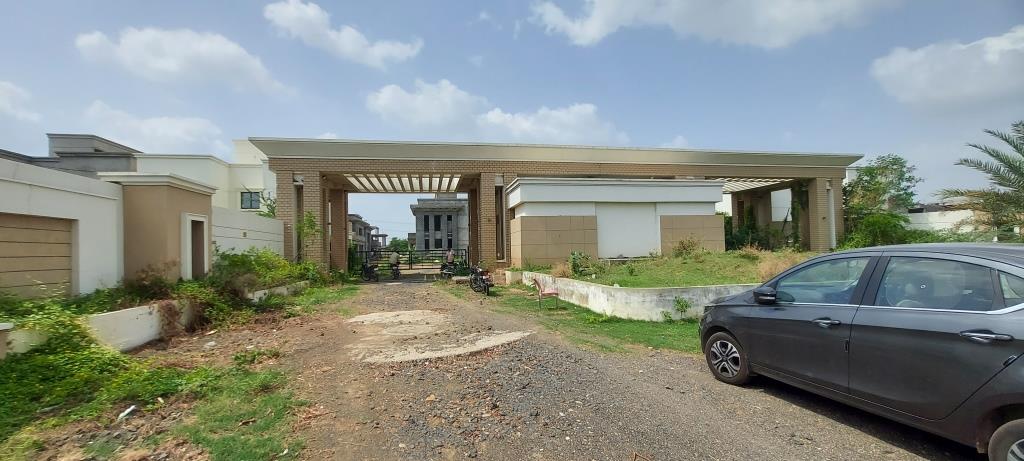 LAND AND BUILDING for Sale in Vadodara