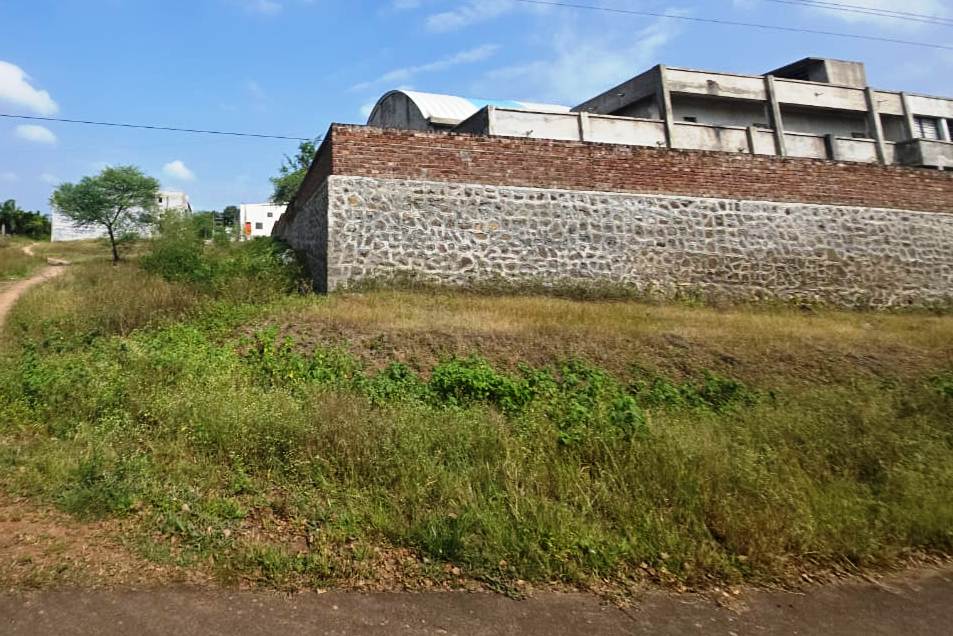INDUSTRIAL BUILDING AND MACHINERY for Sale in Sangli