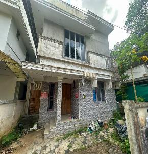 Individual House for Sale in Near Kannankulangara Temple, Tripunithura and 2 km away from tripunithura Pvt Bus stand, Thiruvankulam