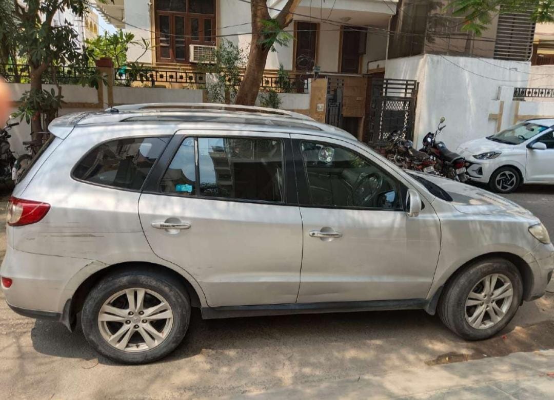Vehicle Hyundai Santa Fe 2011 in Jaipur