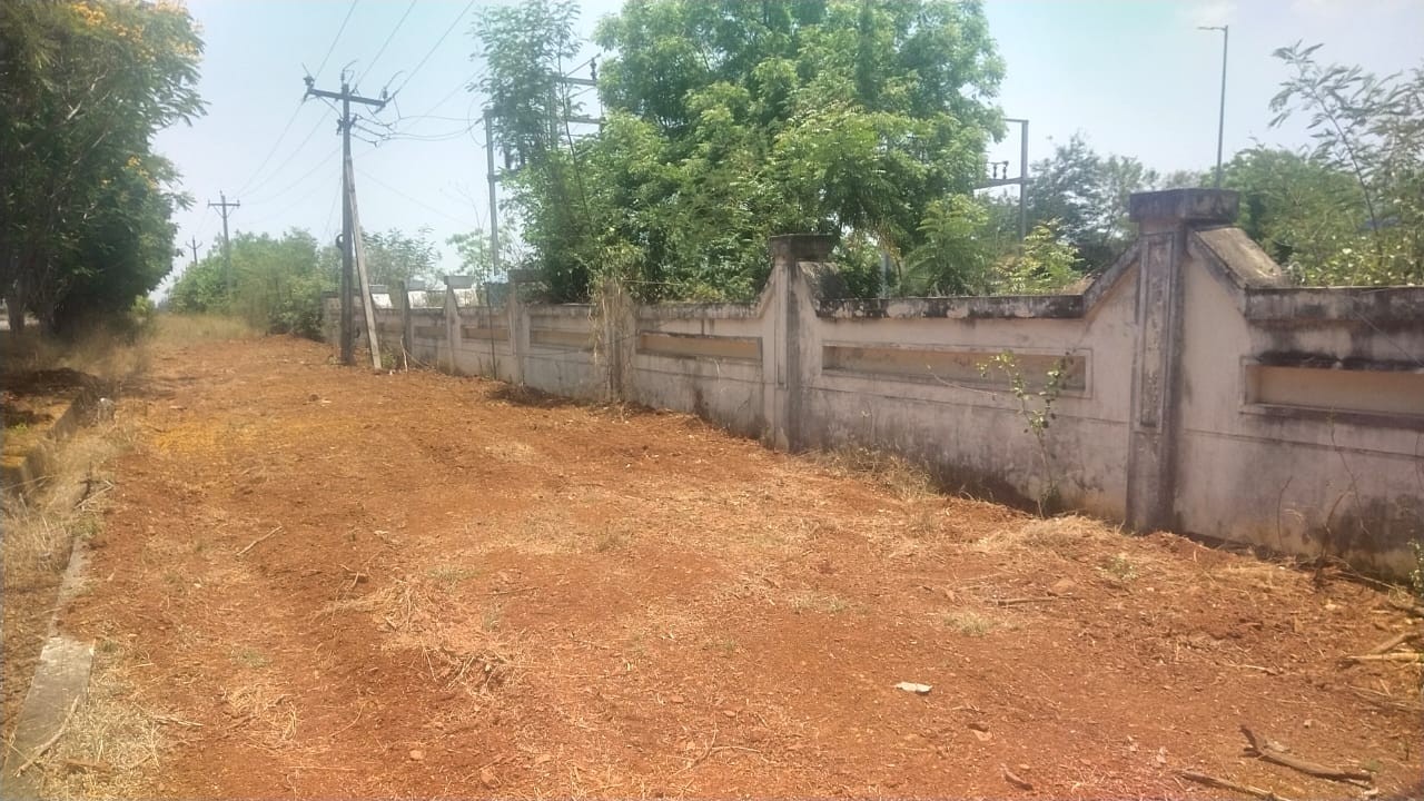 Industrial Plot with Factory Building for Sale in LA Sagaram