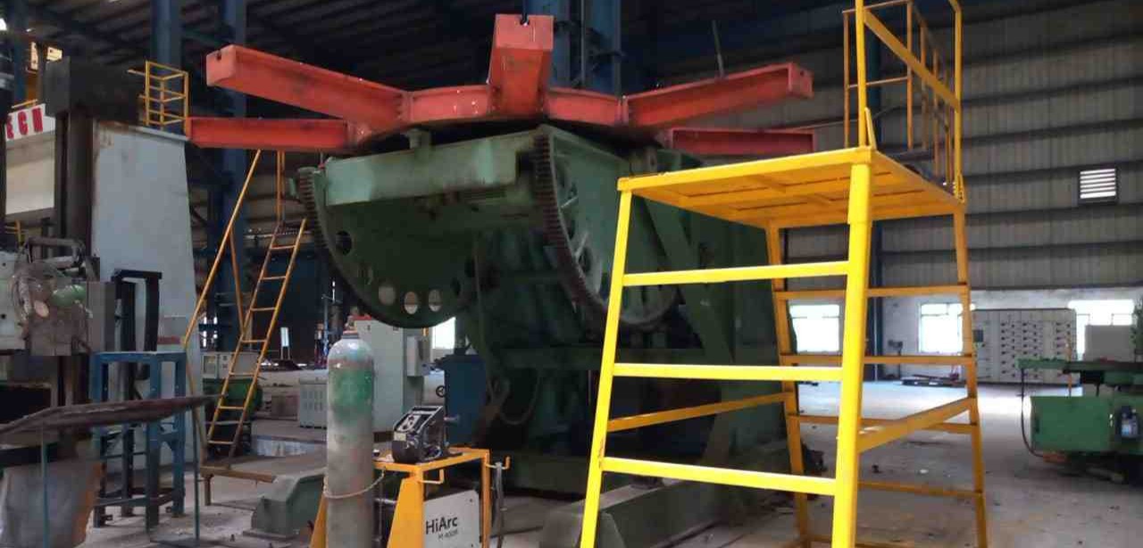 Industrial Plot with Factory Building for Sale in LA Sagaram