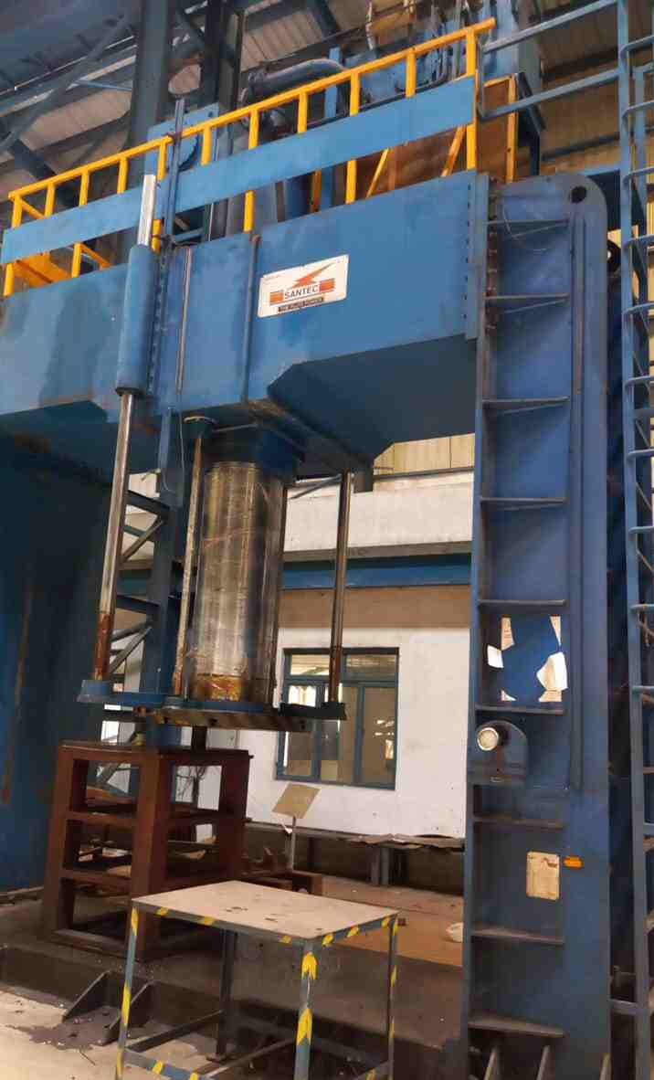 Industrial Plot with Factory Building for Sale in LA Sagaram