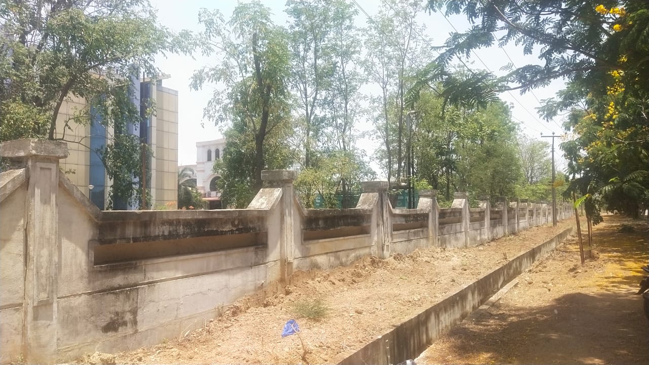 Industrial Plot with Factory Building for Sale in LA Sagaram
