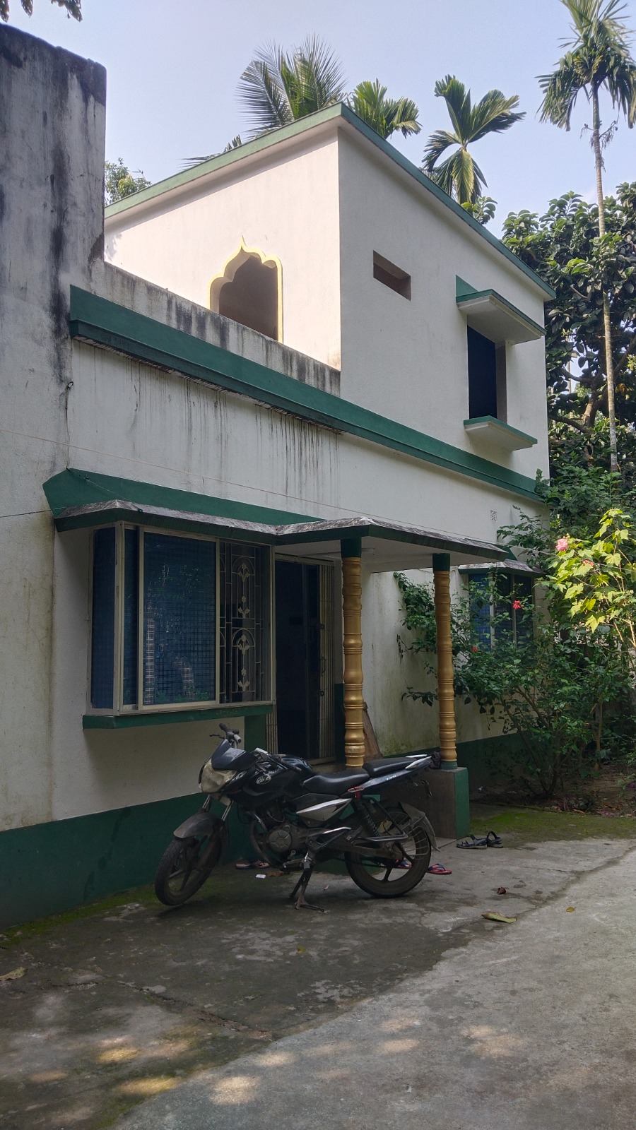 BASTU LAND WITH TWO STORIED RESIDENTIAL BUILDING for Sale in CHARGHAT GARHPARA MANDIR AND MASJID, Dakshin Chatra