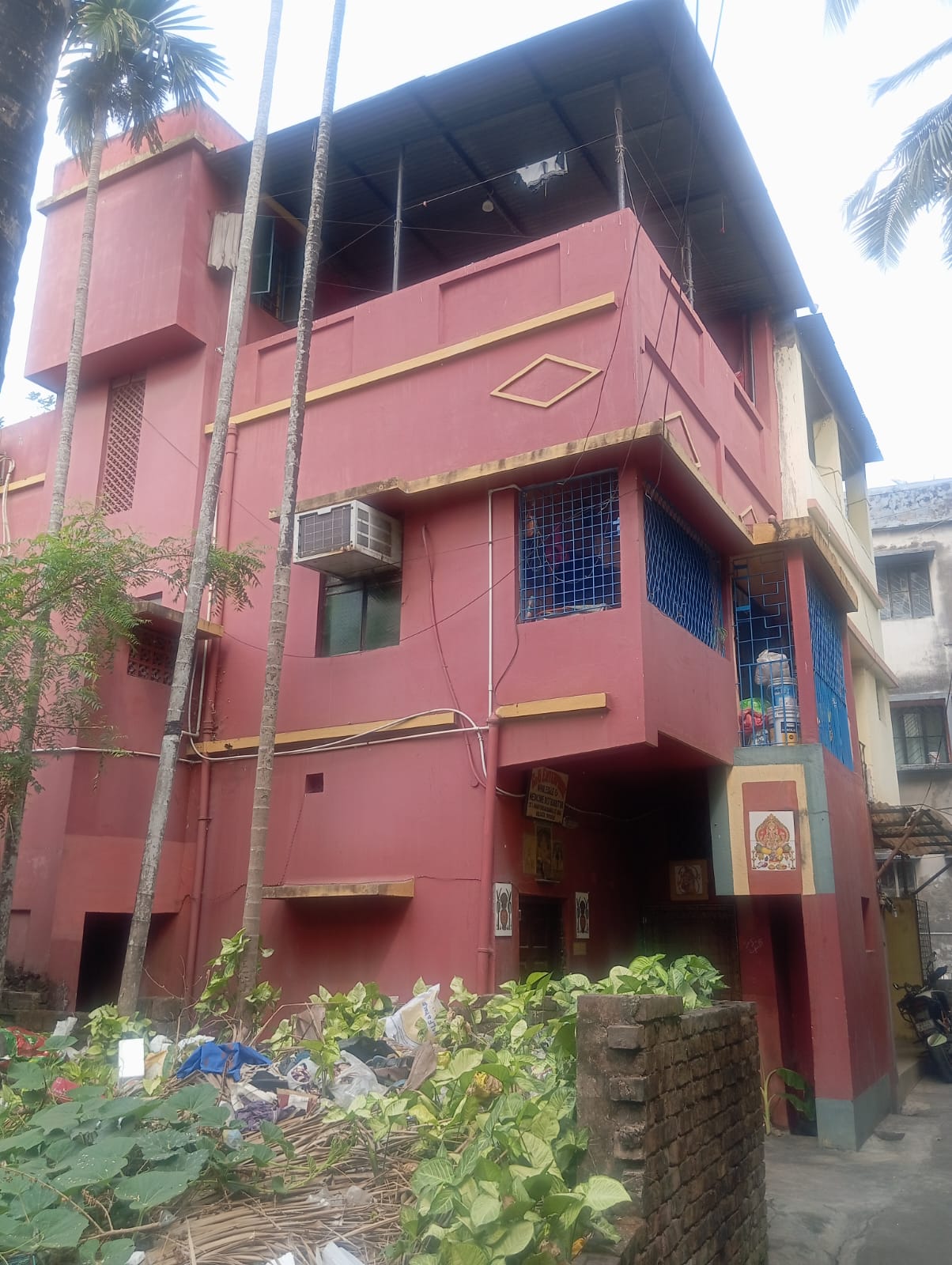4 BHK Individual House for Sale in NEAR LIC MORE BARISHA THAKURPUKUR BEHALA, Kolkata