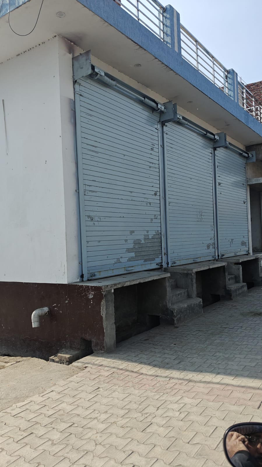 Shops for Sale in Dineshpur