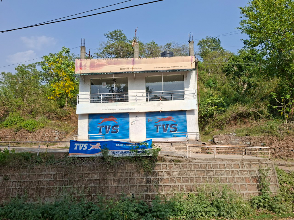 Shops for Sale in road side, Dhin