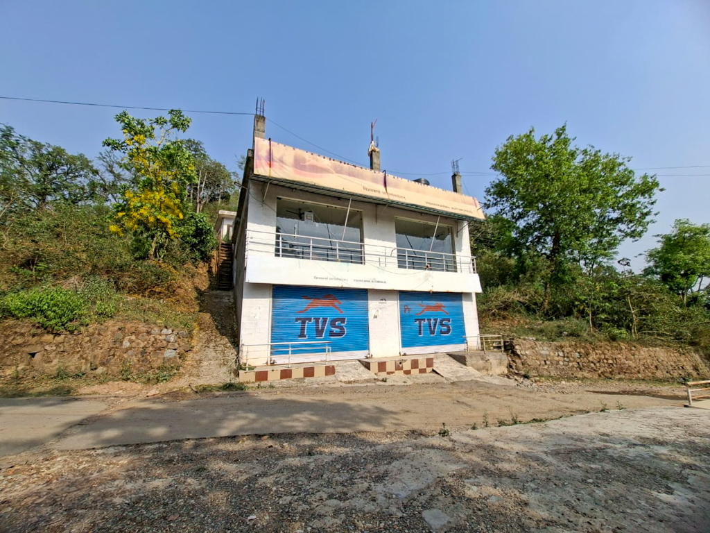 Shops for Sale in road side, Dhin